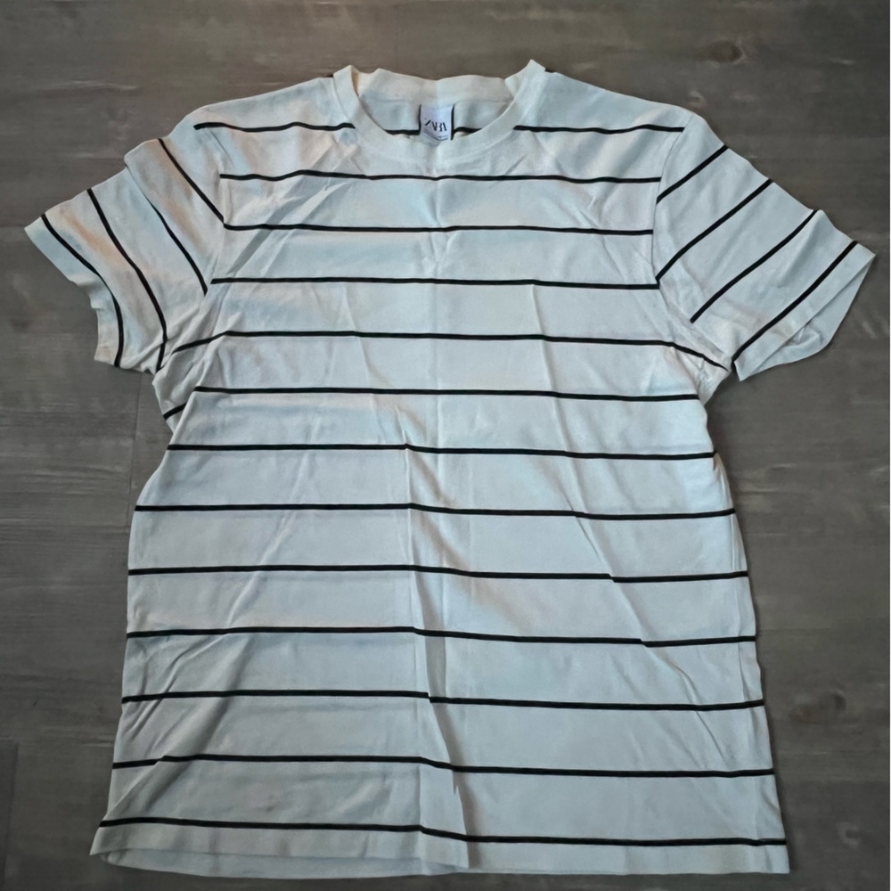 Men’s white striped t shirt L
